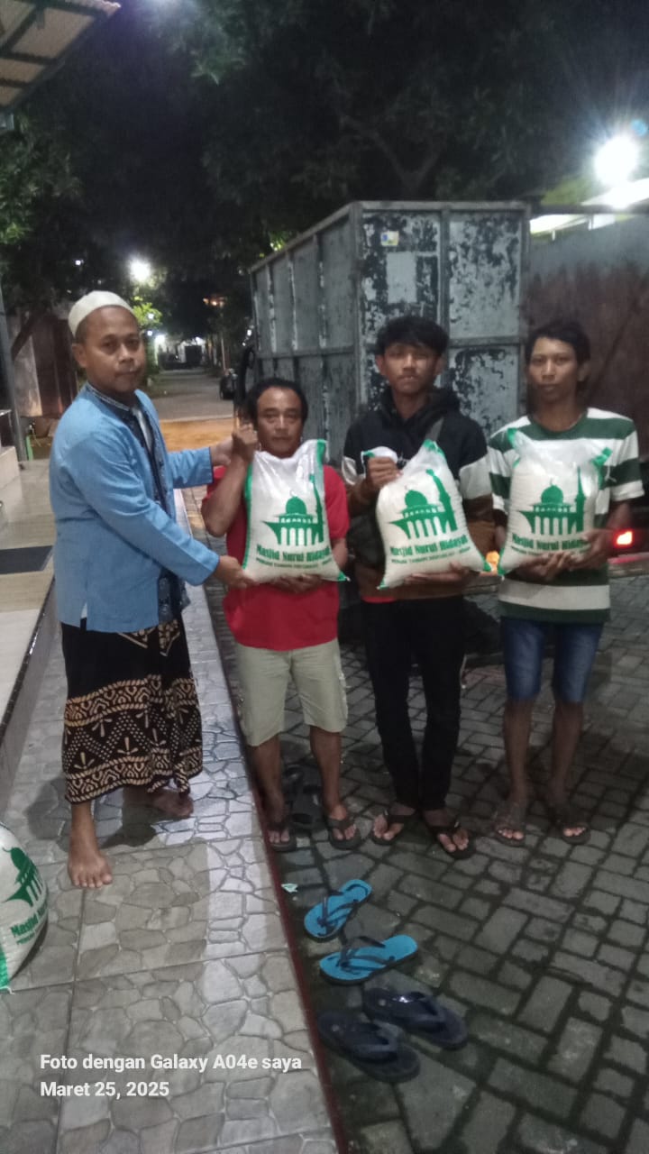 Penyerahan Zakat Fitrah Tepat Sasaran di Luar Lingkungan Perumahan Taman Sidorejo